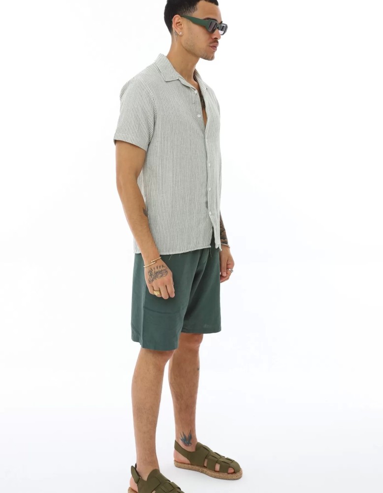 OVERSIZE İNCE ÇİZGİLİ GÖMLEK OVERSIZE İNCE ÇİZGİLİ GÖMLEK