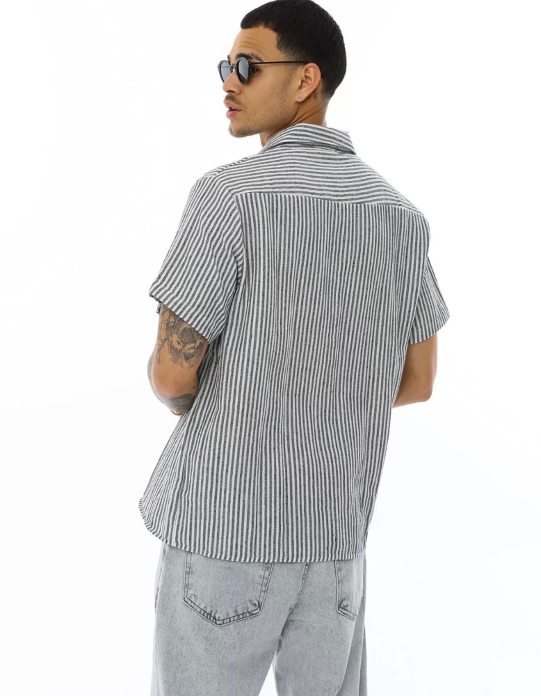 OVERSIZE KALIN ÇİZGİLİ KISA KOLLU GÖMLEK OVERSIZE KALIN ÇİZGİLİ KISA KOLLU GÖMLEK
